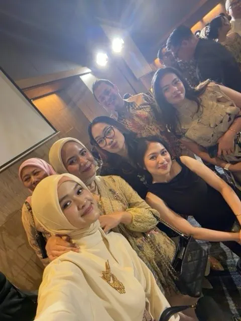 A group of friends in a seated selfie